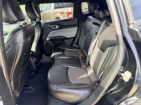 Used 2024 Jeep Compass Latitude image 15