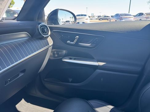 Used 2024 Mercedes-Benz GLC 300 4MATIC image 16