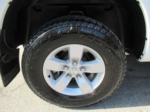 Used 2019 RAM 1500 Classic SLT AWD/4WD image 10
