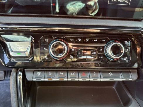 Used 2024 GMC Sierra 2500 AT4 w/ Technology Package image 30