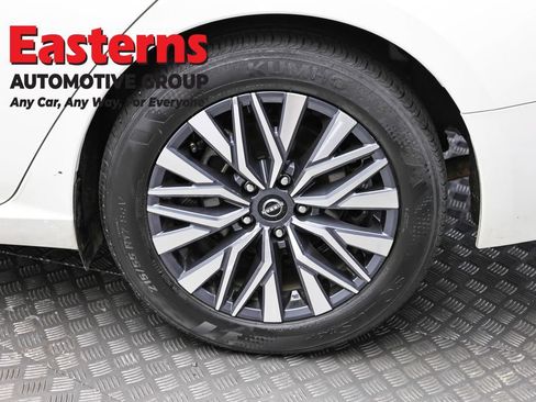 Used 2025 Nissan Altima 2.5 SV FWD image 8