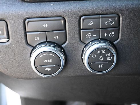 New 2026 GMC Sierra 3500 SLE w/ SLE Value Package image 35