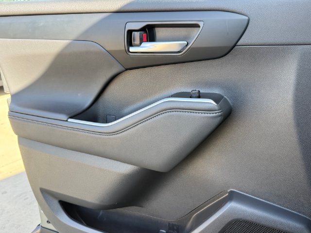 Used 2026 Toyota Highlander XLE AWD/4WD image 19