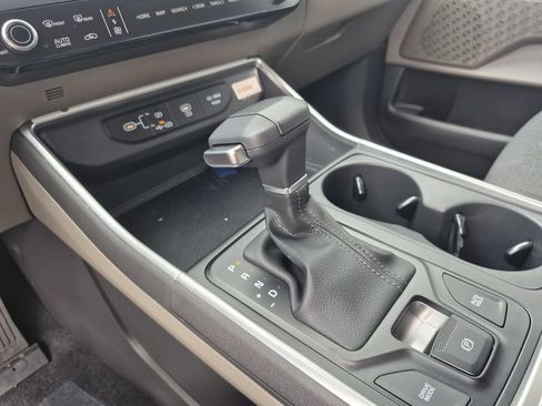 New 2026 Kia Carnival LX FWD image 9