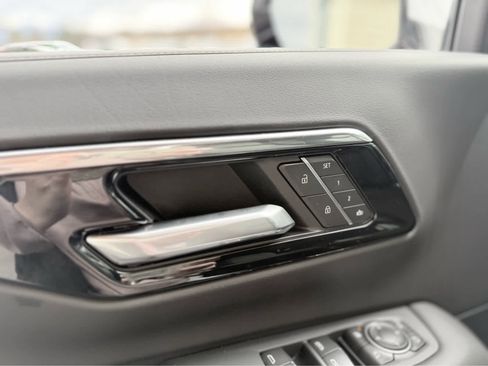 Used 2025 Chevrolet Tahoe High Country image 16