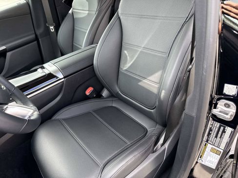 Used 2025 Mercedes-Benz GLC 350e 4MATIC image 21
