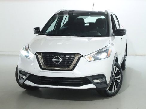 Used 2019 Nissan Kicks SR FWD image 3