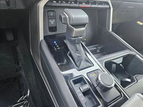 Used 2025 Toyota Tundra Limited AWD/4WD image 12