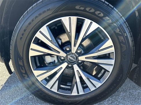 Certified 2022 Nissan Rogue SV image 10