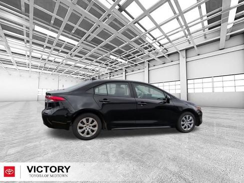 Used 2024 Toyota Corolla LE FWD image 2