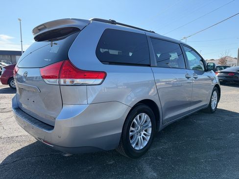Used 2012 Toyota Sienna XLE image 5