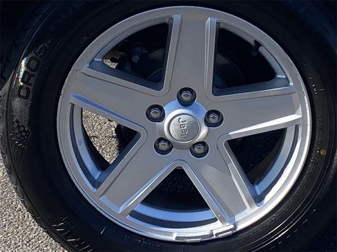 Used 2007 Jeep Compass Sport image 8