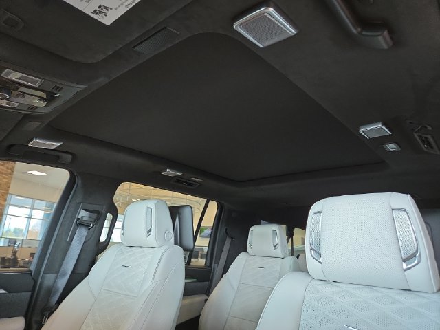 Used 2025 Cadillac Escalade ESV V AWD/4WD image 26