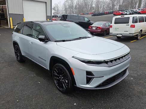 Used 2024 Jeep Wagoneer Launch Edition image 2