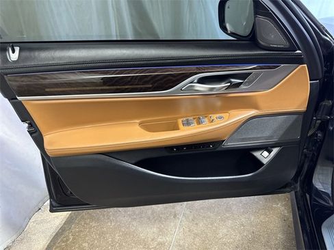 Used 2021 BMW 740i xDrive w/ M Sport Package image 24