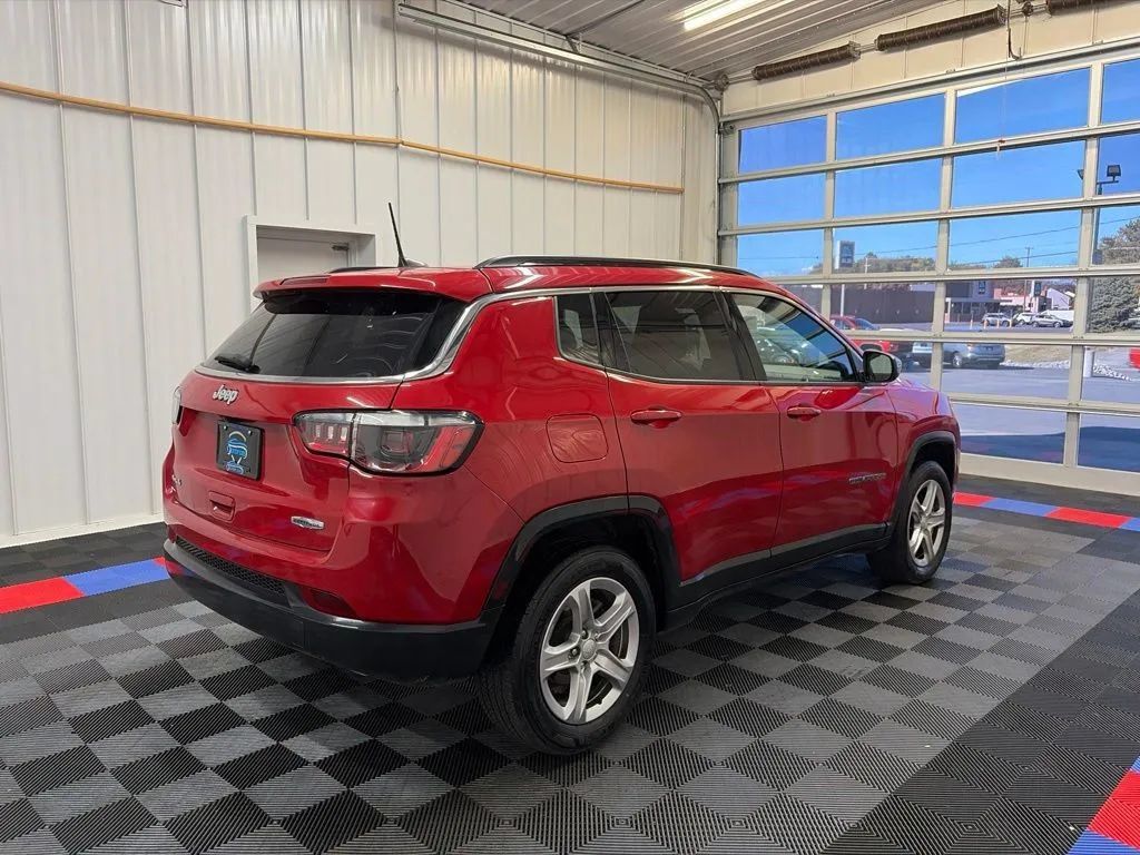Used 2023 Jeep Compass Latitude w/ Convenience Group AWD/4WD image 4