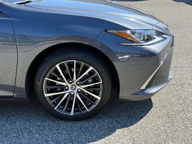 Used 2024 Lexus ES 350 w/ Premium Package FWD image 9