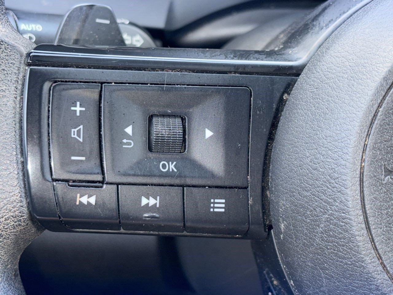Used 2023 Nissan Pathfinder S FWD image 13