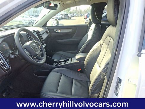 Certified 2025 Volvo XC40 B5 Core w/ Protection Package Premier image 14