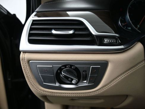 Used 2018 BMW 750i xDrive image 10