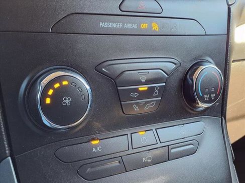 Used 2019 Ford Edge SE image 7