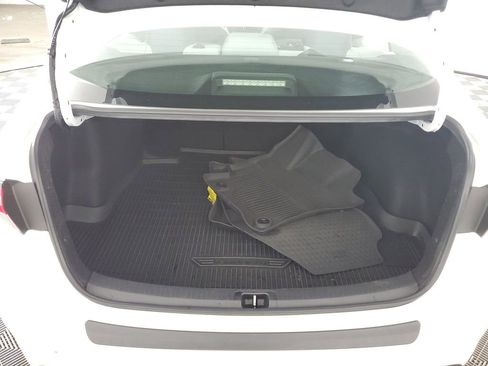 Used 2022 Toyota Corolla LE image 32