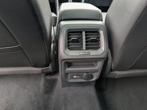 Used 2023 Volkswagen Tiguan SE image 16