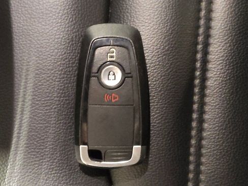 Used 2023 Ford Edge SEL image 32