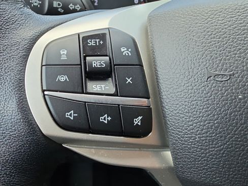 Used 2022 Ford Explorer Limited w/ Equipment Group 301A AWD/4WD image 23