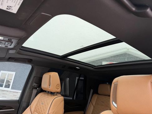 Used 2021 Cadillac Escalade Premium Luxury w/ LPO, Illumination Package image 15