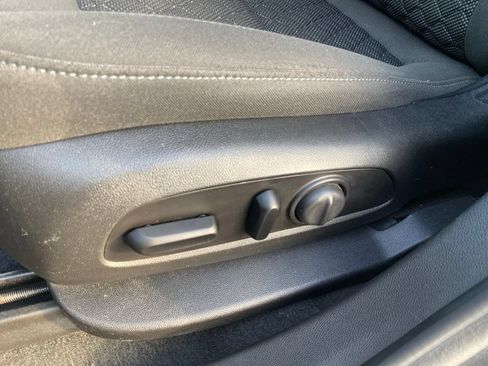 Used 2019 Chevrolet Blazer LT FWD image 25
