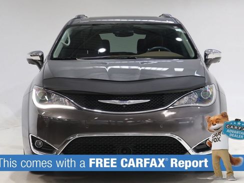 Used 2017 Chrysler Pacifica Limited w/ UConnect Theater Package FWD image 2