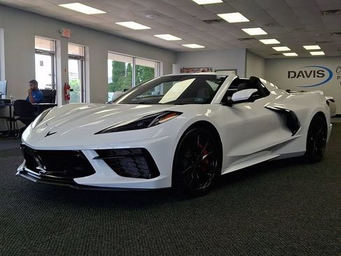 Used 2023 Chevrolet Corvette Stingray Preferred Conv w/ Z51 Performance Package RWD image 3