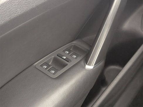 Used 2018 Volkswagen Passat 2.0T SEL Premium image 15