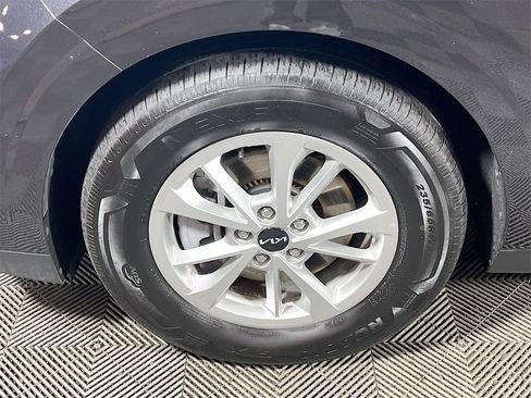 Used 2024 Kia Carnival LX image 29