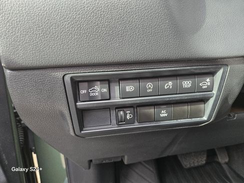 Used 2022 Toyota Tundra Limited w/ Power Package RWD image 8
