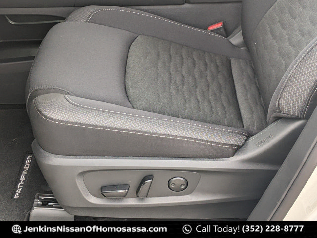 Used 2025 Nissan Pathfinder SV w/ SV Premium Package FWD image 37