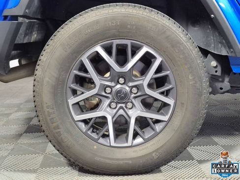 Used 2025 Jeep Wrangler Unlimited Sahara AWD/4WD image 28