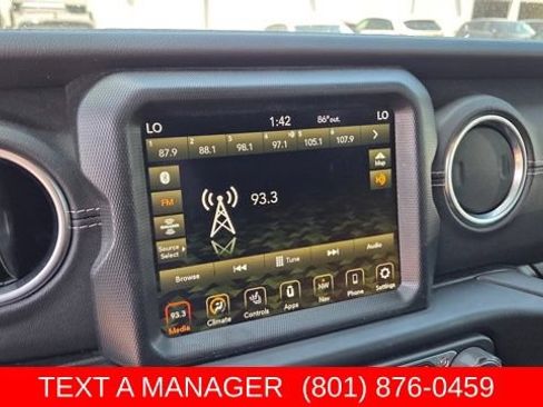 Used 2023 Jeep Gladiator Overland w/ LED Lighting Group AWD/4WD image 12