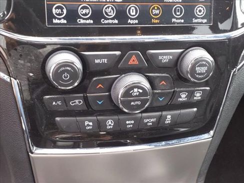 Used 2022 Jeep Grand Cherokee Limited image 30