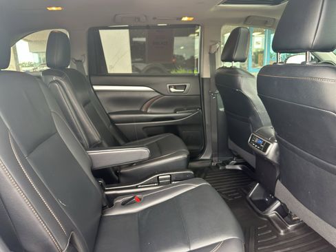 Used 2019 Toyota Highlander XLE AWD/4WD image 33