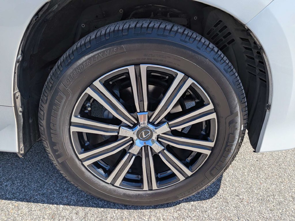 Used 2018 Lexus LX 570 4WD w/ Luxury Package image 14