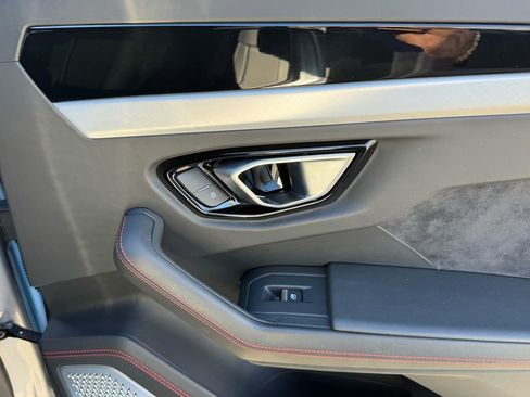 Used 2020 Lamborghini Urus Base image 20