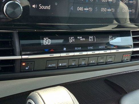 Certified 2021 Toyota Sienna XLE AWD/4WD image 17