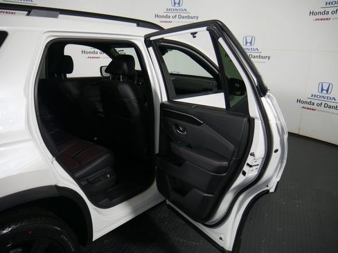 New 2026 Honda Pilot Black Edition image 8