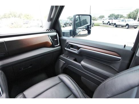 Used 2025 GMC Sierra 2500 Denali w/ Denali Reserve Package AWD/4WD image 8
