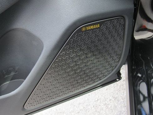 New 2025 Mitsubishi Outlander SE image 13