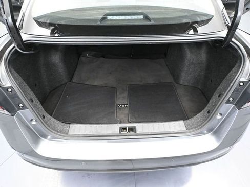 Used 2021 Nissan Versa SV image 31