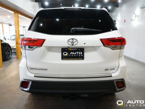 Used 2018 Toyota Highlander XLE image 5
