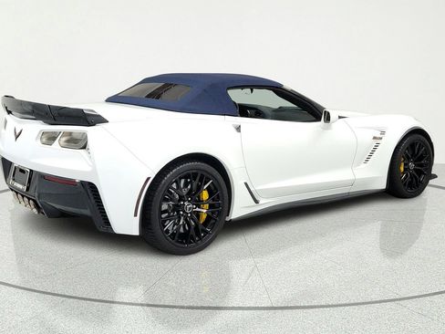 Used 2015 Chevrolet Corvette Z06 w/ 3LZ Preferred Equipment Group RWD image 5
